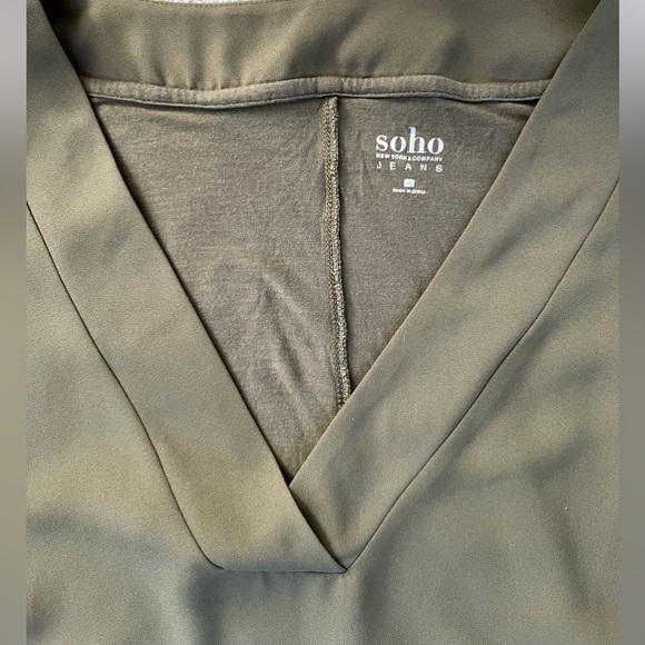 NY & Co. SoHo Collection Extra Large Olive Green Deep V-Neck Top - Picture 3 of 5